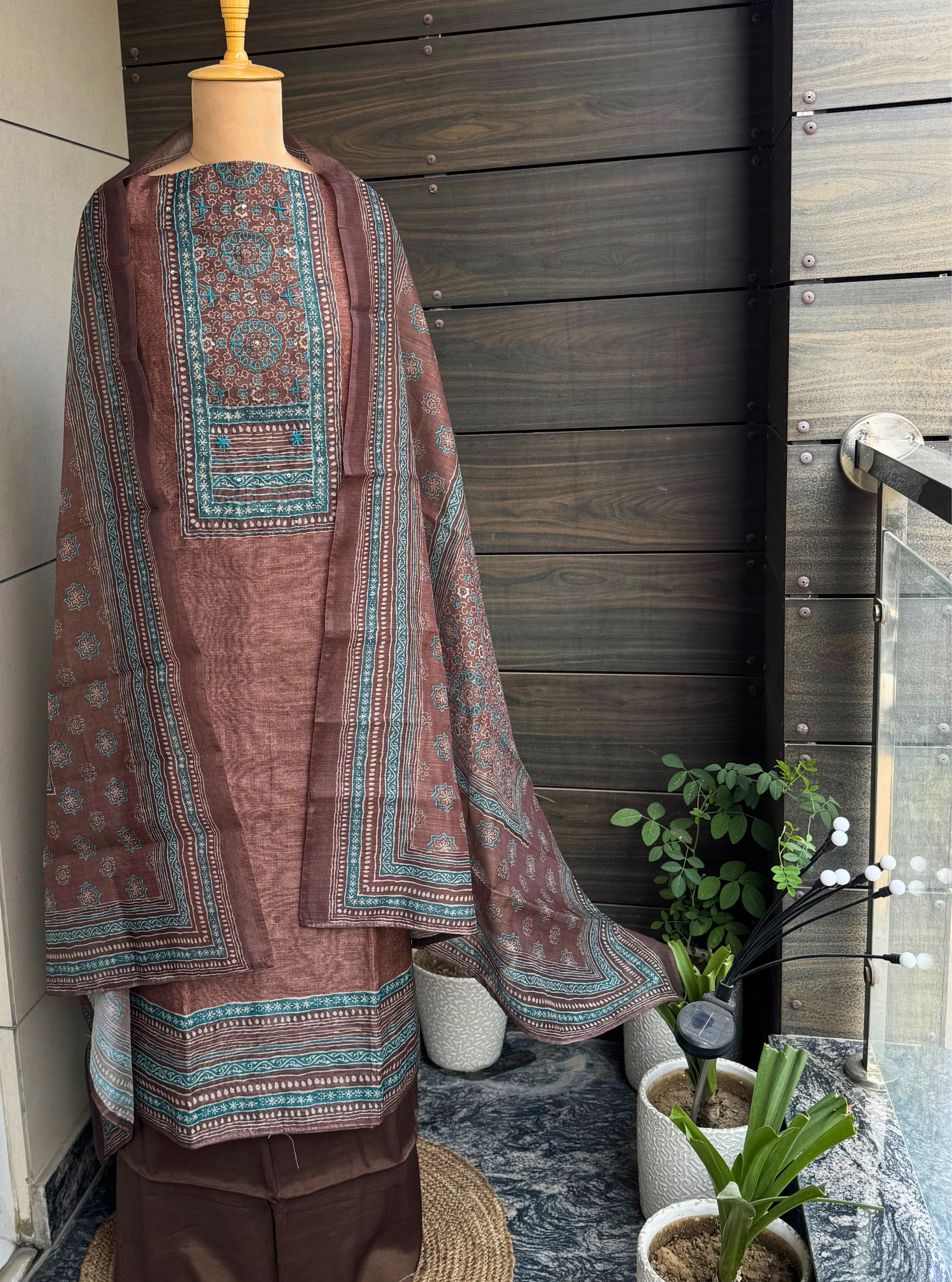 Noor-e-Zameen – Handblocked Chanderi Silk Suit Set