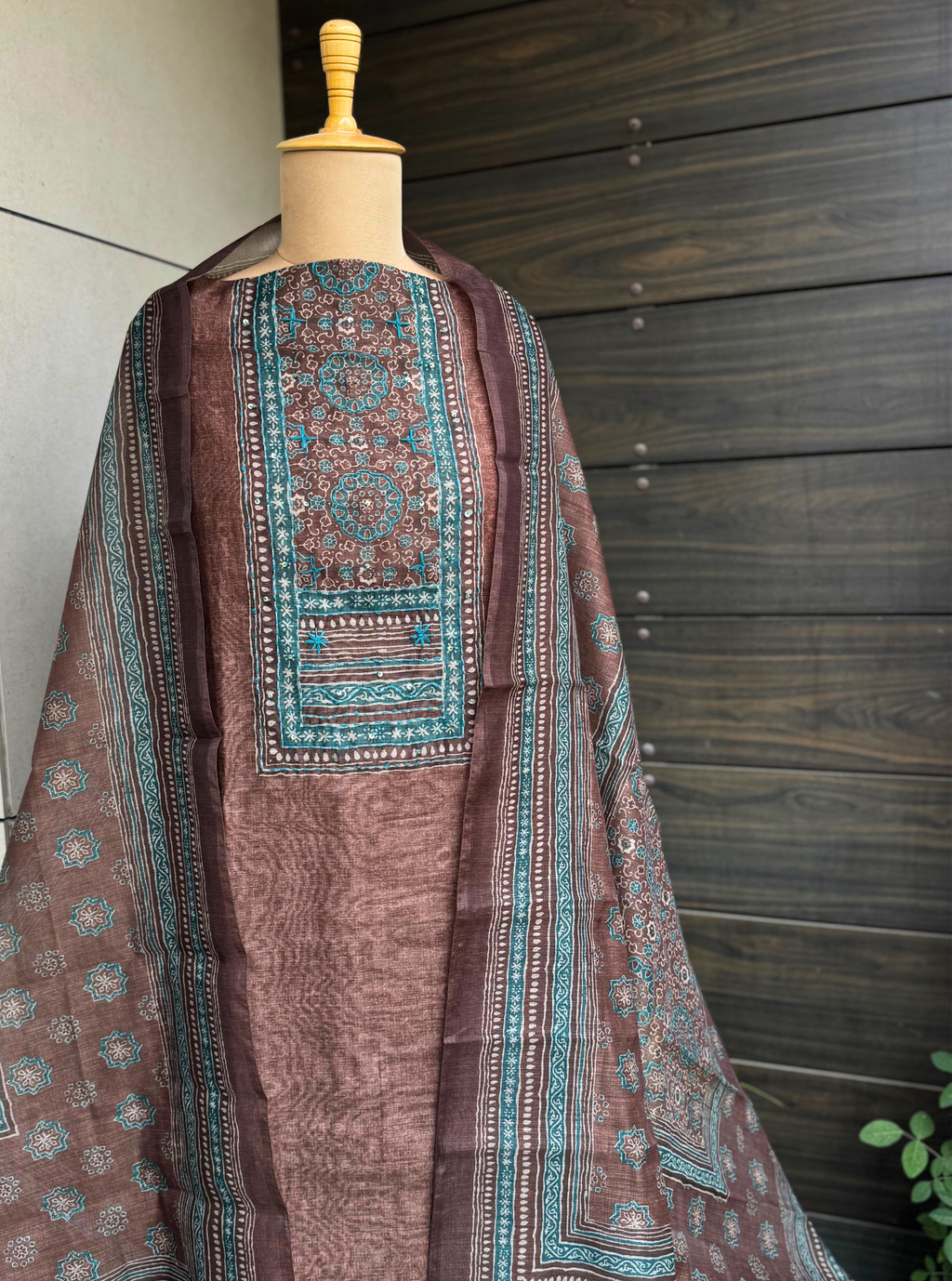 Noor-e-Zameen – Handblocked Chanderi Silk Suit Set