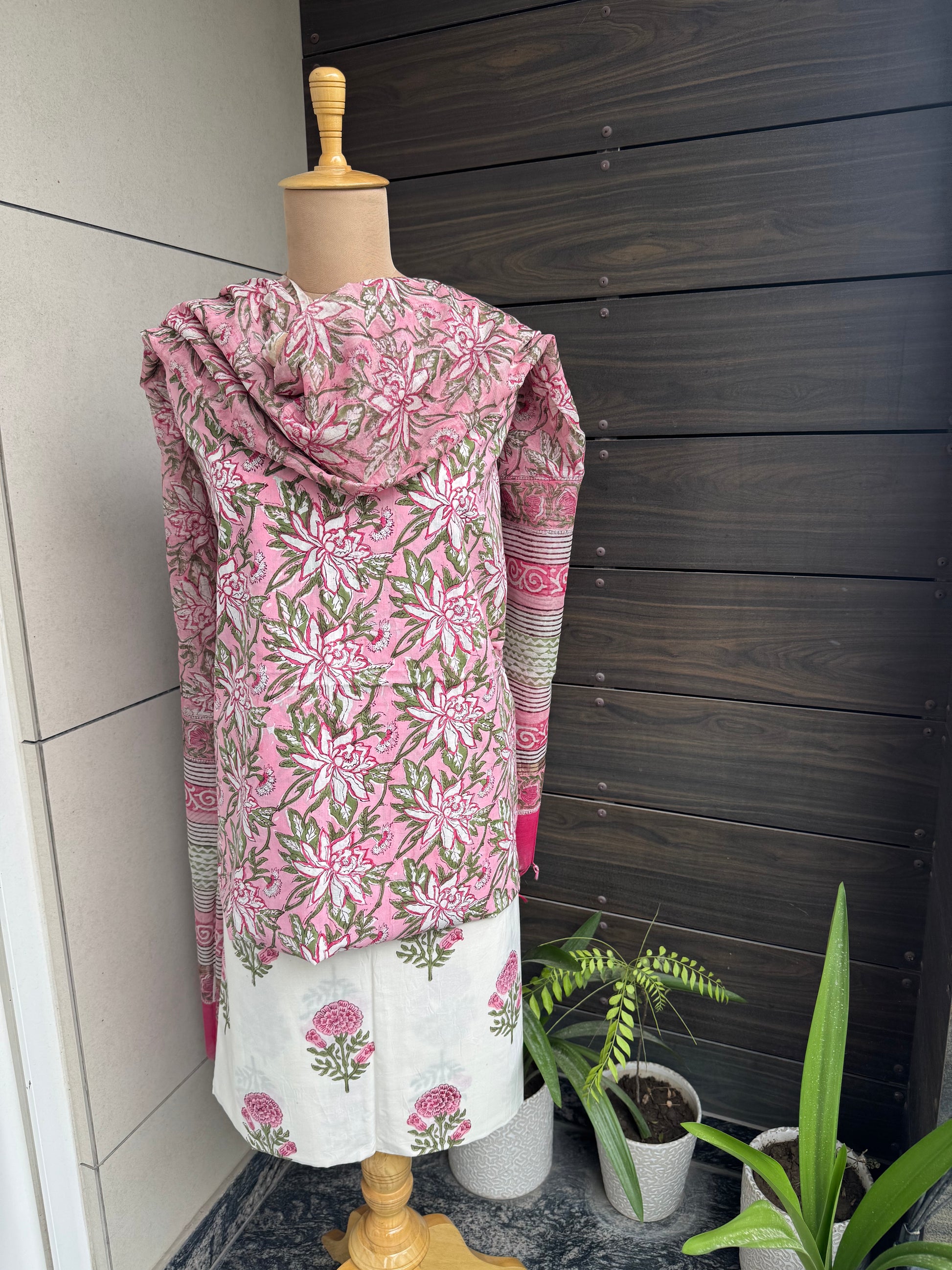 Sanganeri Floral Blockprint With Chanderi Dupatta